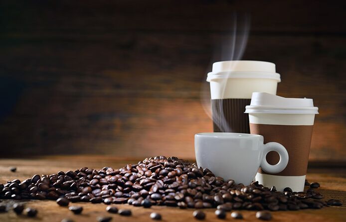 طاقت کے لیے وٹامن لیتے ہوئے کافی کو ایک ممنوعہ مصنوعات کے طور پر